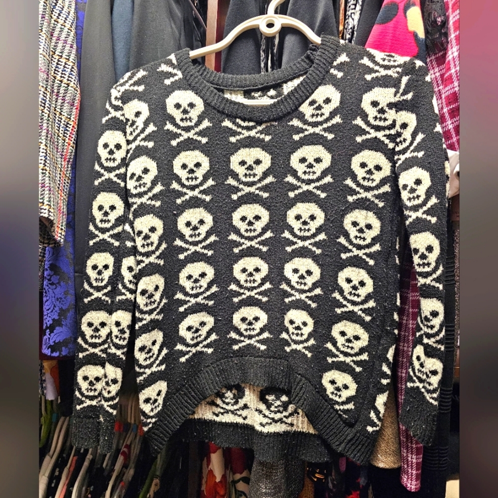 Skull Skeleton Sweater Small